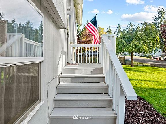 3rd image of 109 Swiftwater Pl