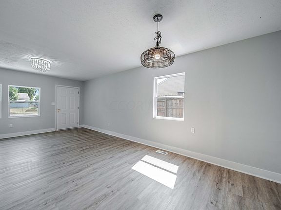 5th image of 3451 Ontario St