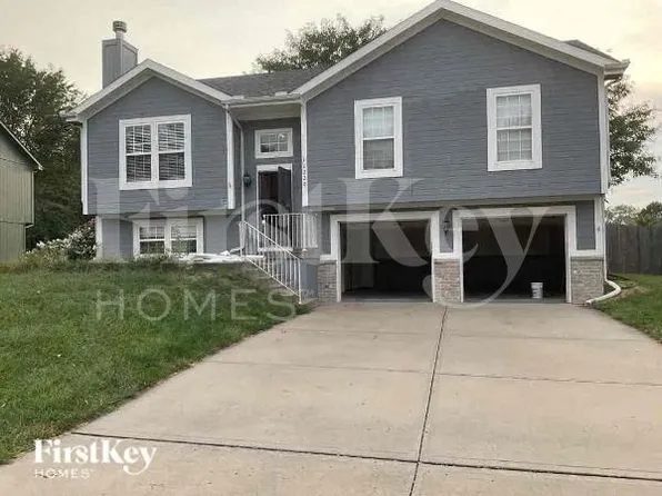 11220 N McGee St, Kansas City, MO 64155