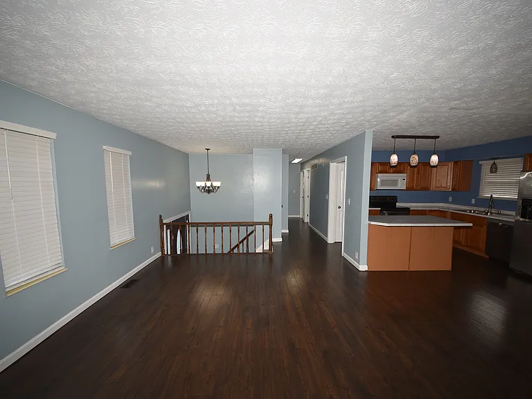 905 Shayler Rd — Photo 2