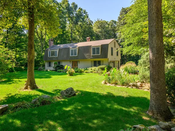 8 Crabapple Lane, Newtown, CT 06482