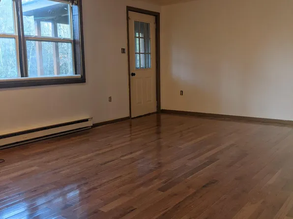 135 Oak Manor Dr APT 2, Milford, PA 18337