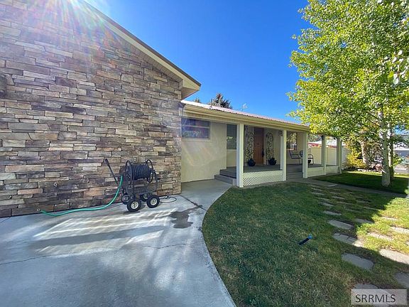 2nd image of 2880 E Sawtooth St