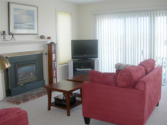 4th image of 15 Fieldstone Terrace #15
