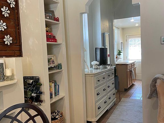 3rd image of 1632 Mount Vernon St APT 1