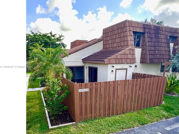 4127 Palm Bay Cir, West Palm Beach, FL 33406