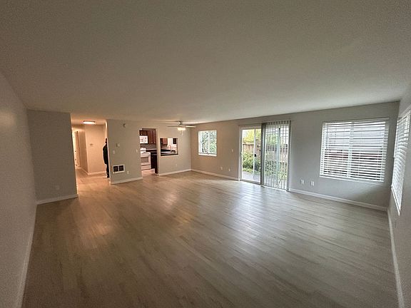 5th image of 10757 Greenwood Ave N #120