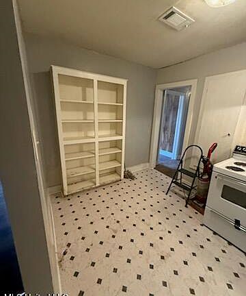 2nd image of 116 Treehaven Dr