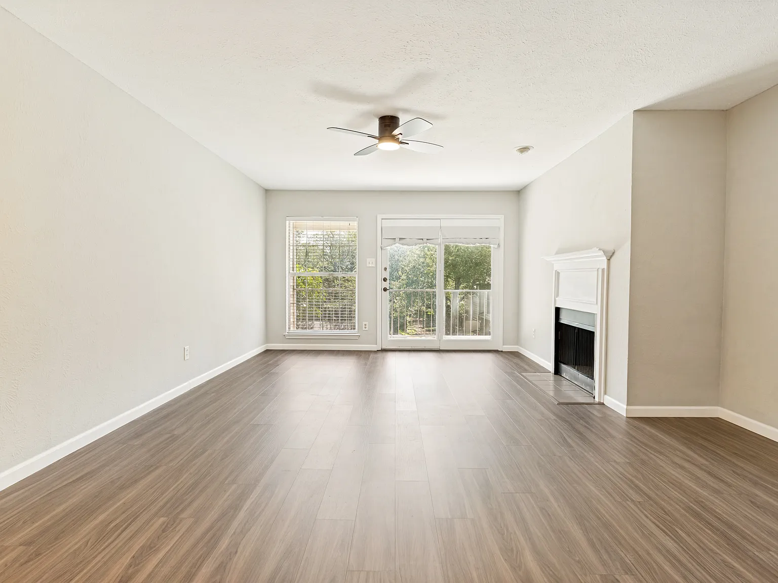 2 bed, 1056 sqft, $1,499 — Photo 2