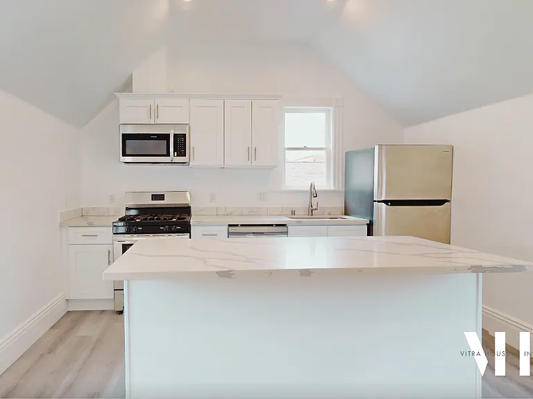 Apt 1032.50: Four Bed, Four Bath BEAUTIFUL Upstairs Apartment home, fully remodeled, large bedrooms, fully remodeled - tons of space