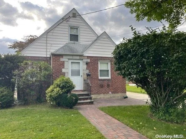 83-24 267th Street, Floral Park, NY 11004