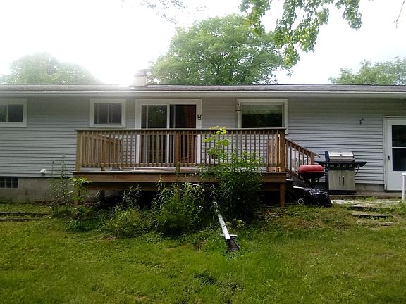 3rd image of 711 Shelley St