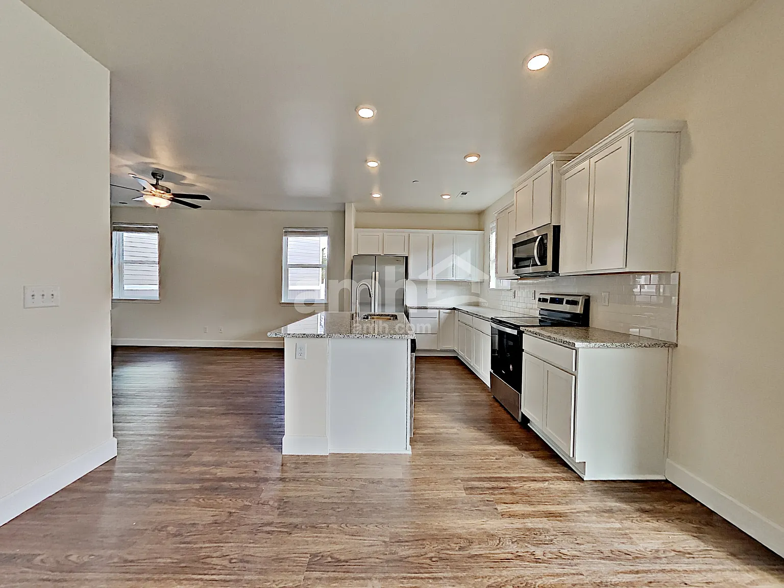 3 bed, 2.5 bath, 1839 sqft, $3,150 — Photo 3