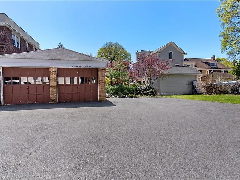 157 Irving Ave — Photo 25