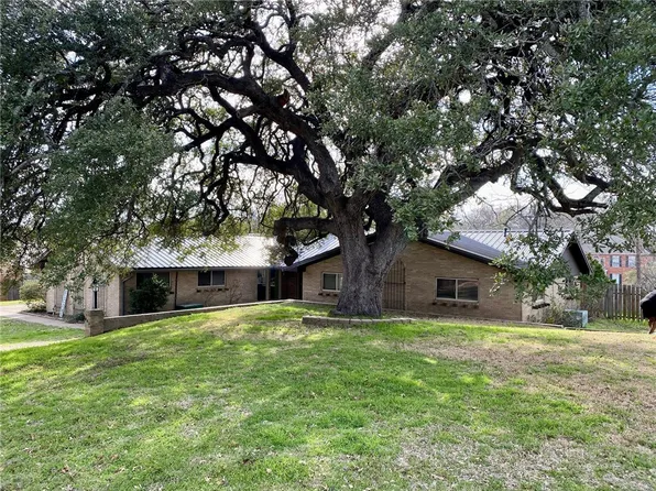 625 E Royal Oaks Dr, Marlin, TX 76661