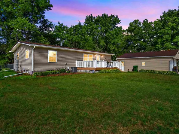 1919 3rd St, Tipton, IA 52772