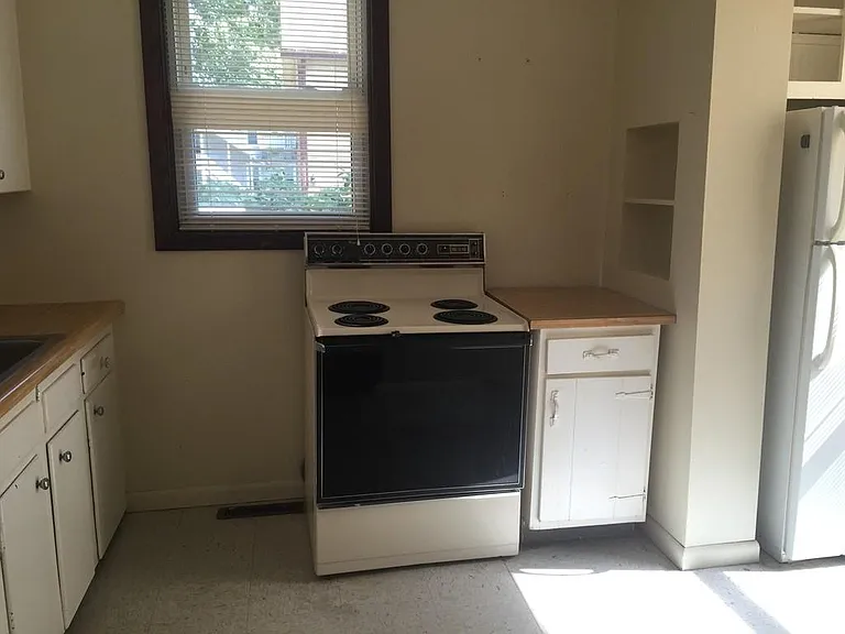 1055 Central St #1 — Photo 3