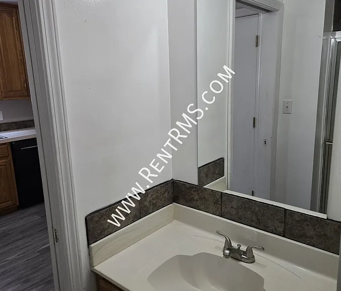 1176 SW Webster Ave — Photo 15