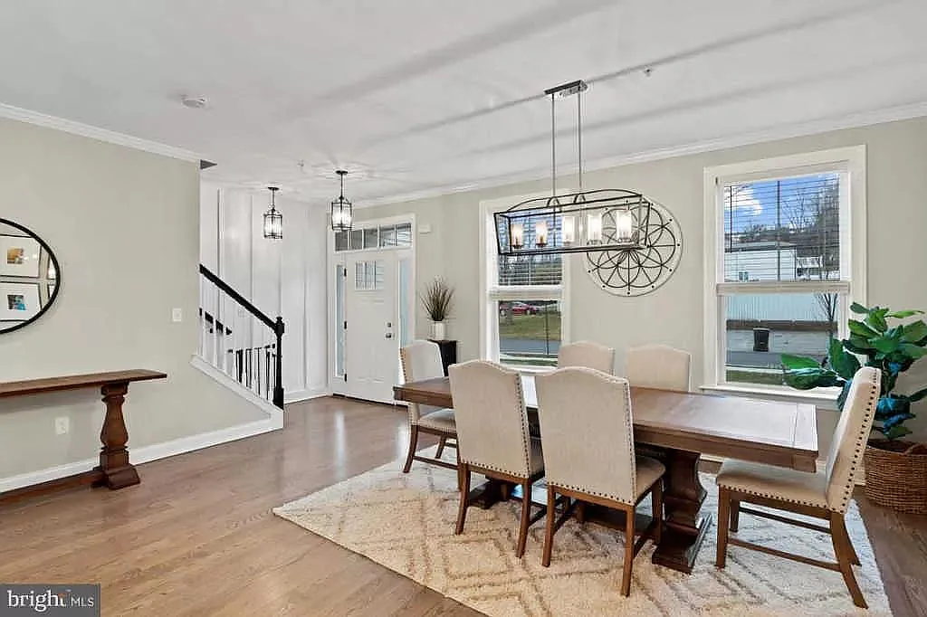 3 bed, 2.5 bath, 2854 sqft, $3,900 — Photo 3