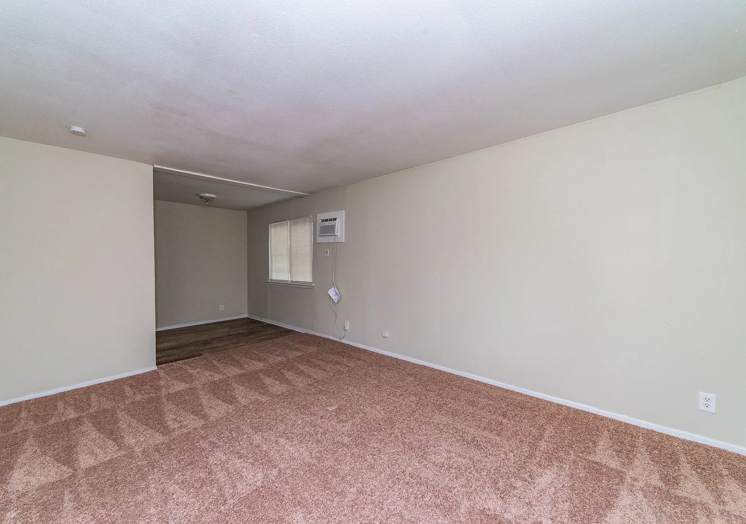 1-Bedroom in North Point — Photo 4