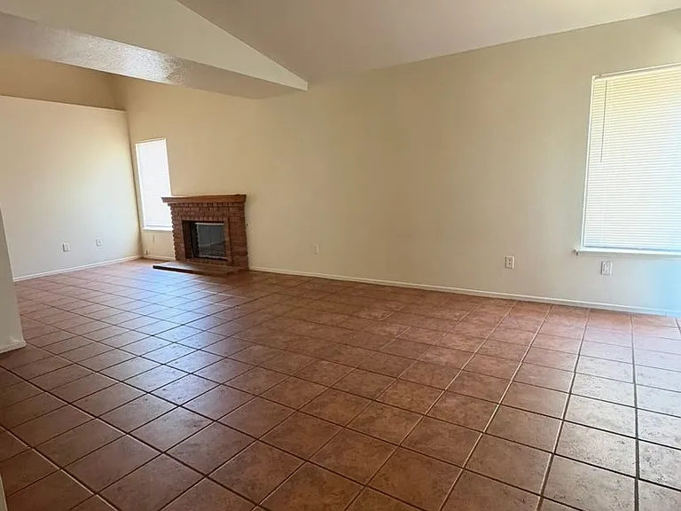 23890 Hazelwood Dr — Photo 6