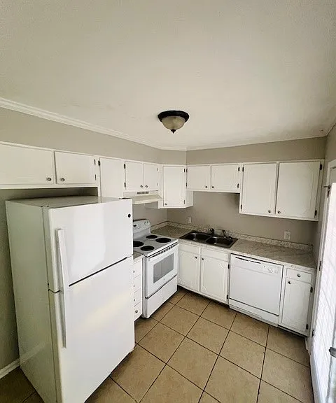 423 Highland Ave #B — Photo 2