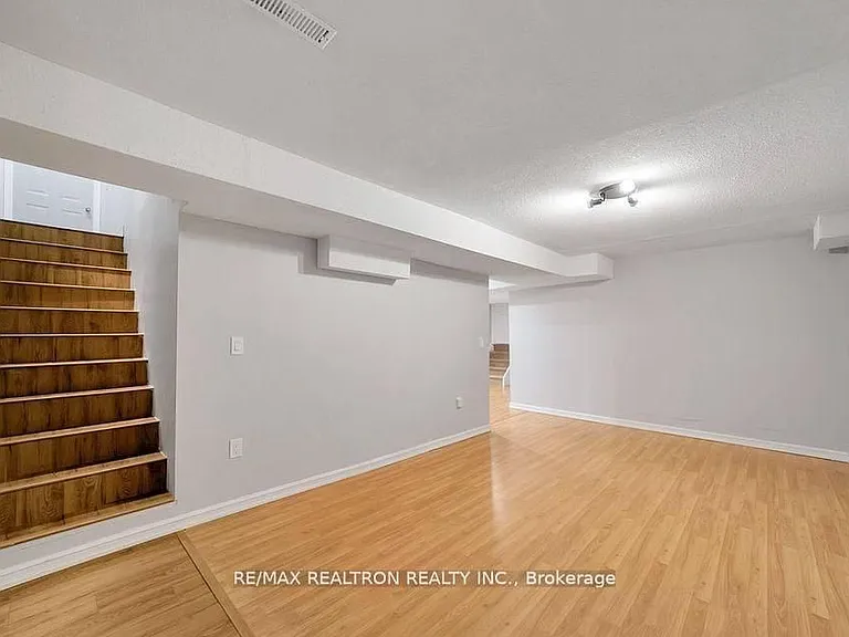 28 Hartwell Way — Photo 3