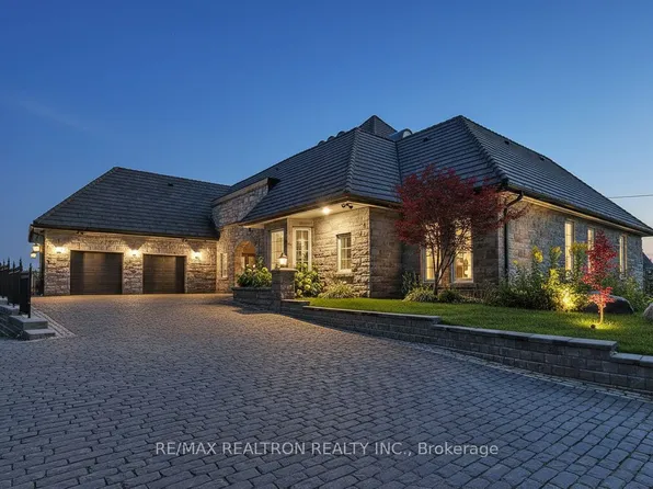 16 Finesse Ct, Richmond Hill, ON L4E 0W7