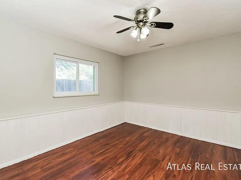 4319 Moonbeam Dr — Photo 9