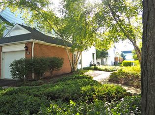 106 N Woodbury Ln, Lake Bluff, IL 60044
