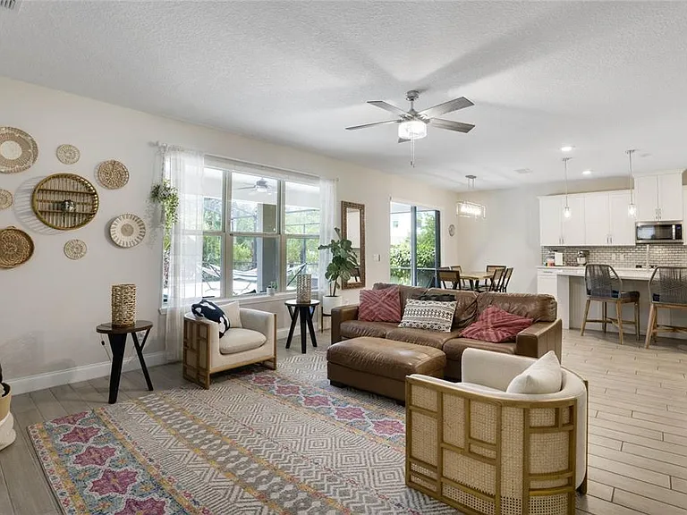 8414 Vivaro Isle Way — Photo 16