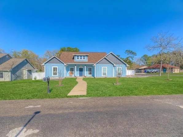276 Resort Dr, Livingston, TX 77351