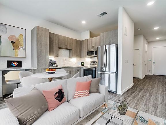 4th image of 1500 N Fitzhugh Ave #327