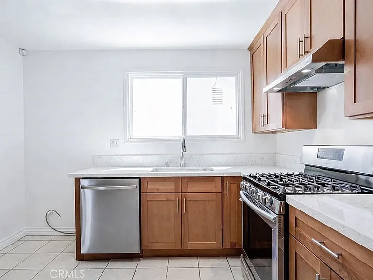 24033 Welby Way — Photo 7