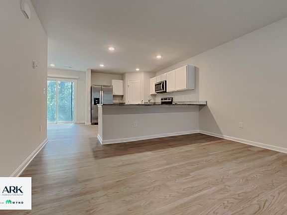 3rd image of 682 Hadley Ct SE