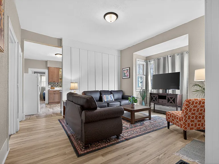 700 Broadway Ave NW #1 — Photo 2