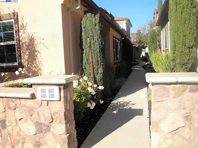 3323 Vittoria Loop — Photo 3