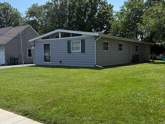 2nd image of 1401 Fairlane Dr