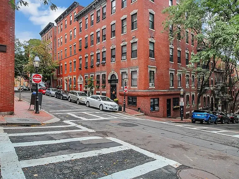 19 Revere St #3 — Photo 1