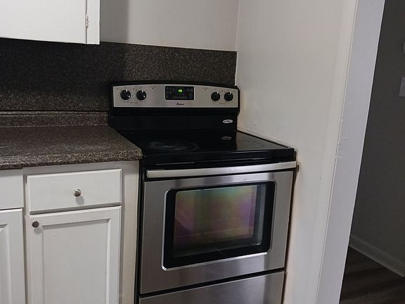 4th image of 1169 W 26th St