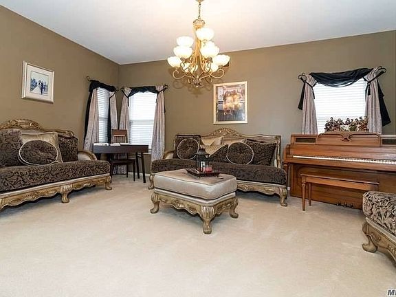 3rd image of 15 Blueberry Ridge Dr