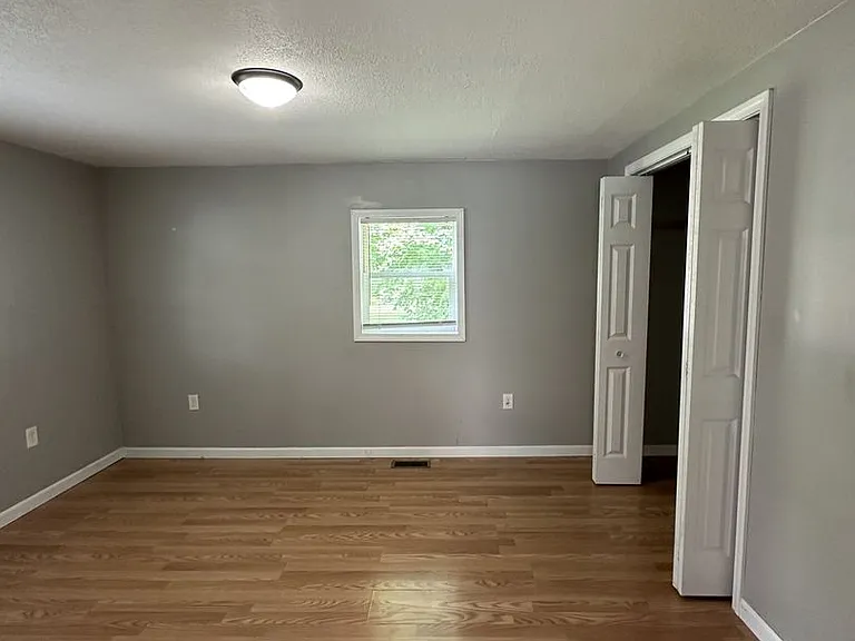 2700 E Memorial Dr — Photo 12