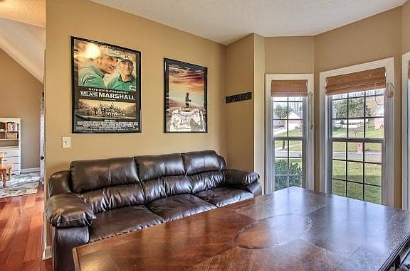 5th image of 206 Olde Farm Dr