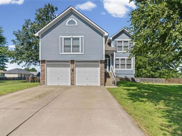 2512 NE Horseshoe Dr, Lees Summit, MO 64086