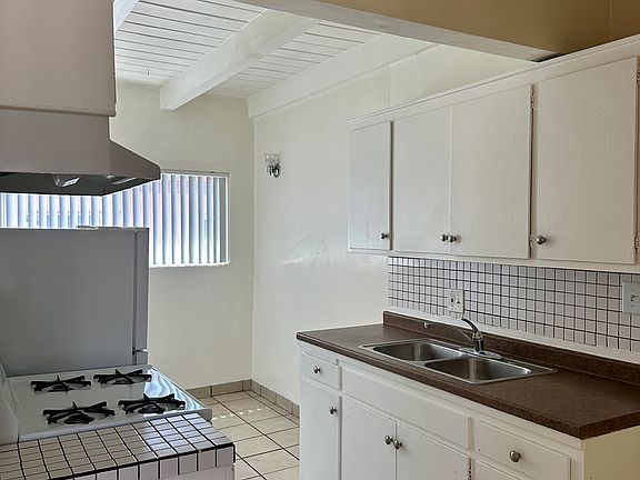 4th image of 5326 Cahuenga Blvd #6