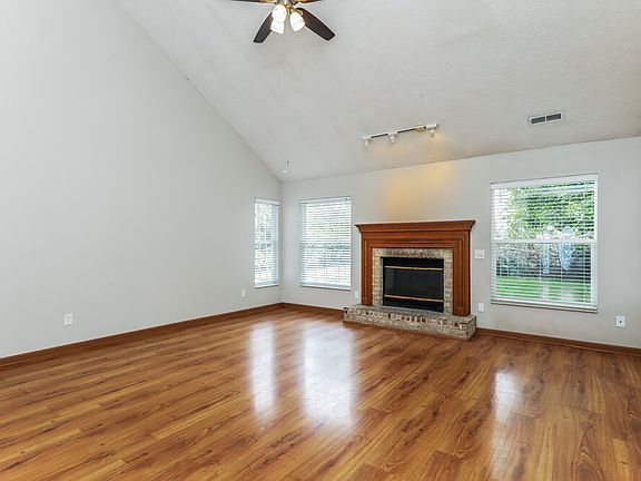 5th image of 401 Creekstone Dr