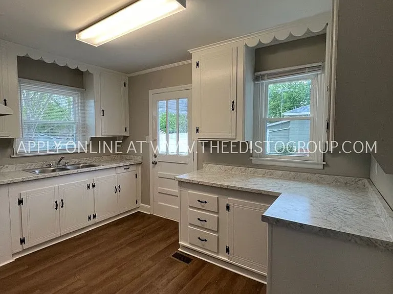 1161 Chestnut St — Photo 14