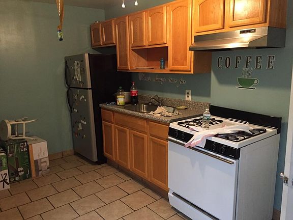 2nd image of 600 Emily St Floor 1