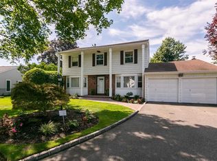 89 Joyce Ln, Woodbury, NY 11797