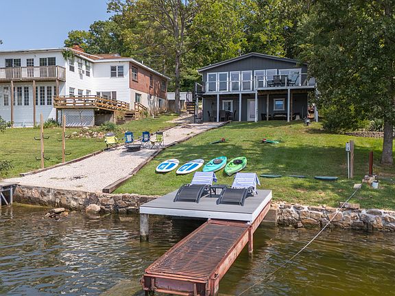 3rd image of 483 Rockwood Dr
